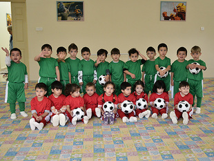 “Bağçalarda Futbol Dərsi” layihəsi davam edir (fotolar)